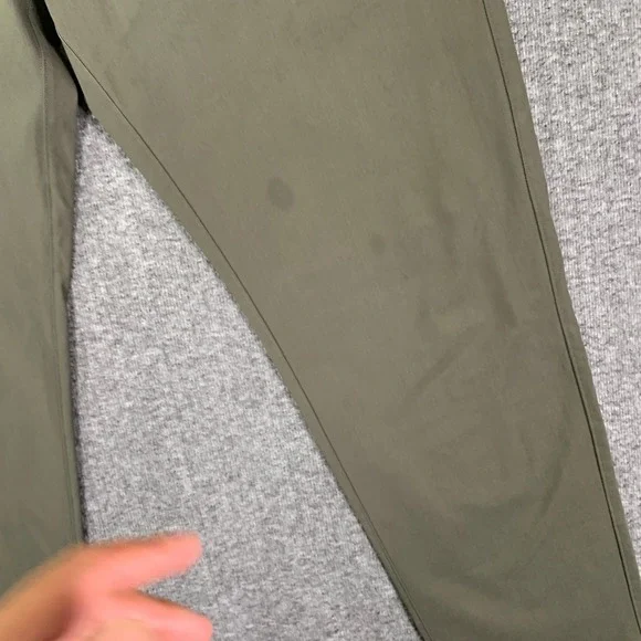 Vuori Meta Pants Men 38x29 Green Chino Trousers Performance Modern - Picture 3 of 14